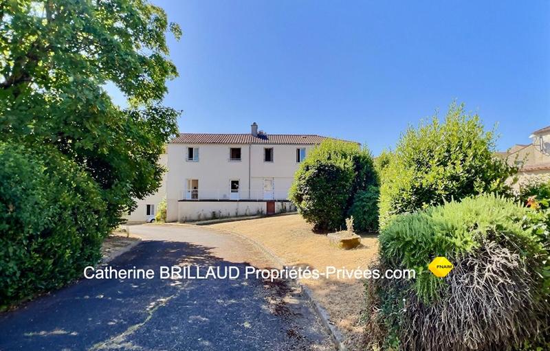 Maison - 1 154 m² - 35 pièces