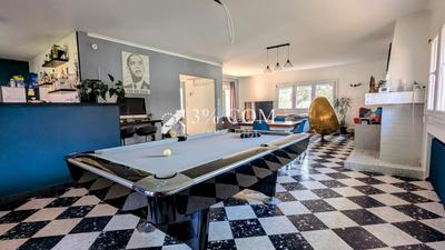 Maison - 217 m² - 7 pièces