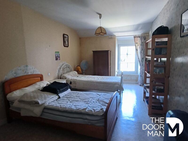 Maison en pierre - 168 m² - 9 pièces