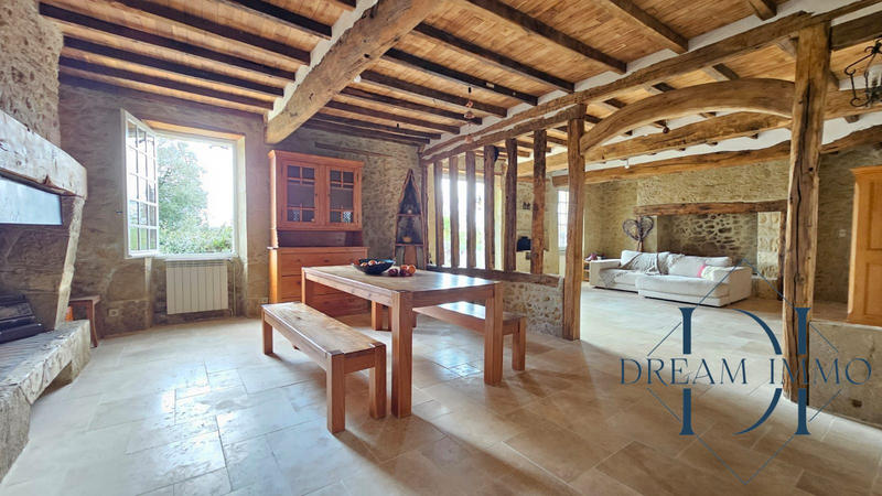 Maison - 308 m² - 5 pièces