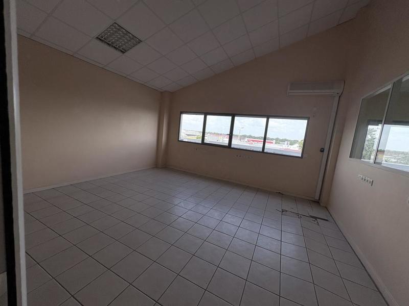 Local commercial - 111 m² - 4 pièces