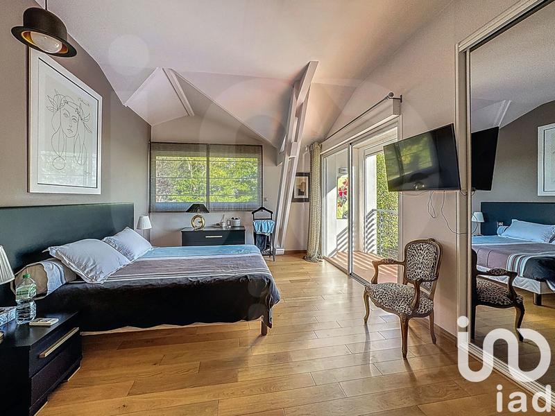 Maison - 245 m² - 7 pièces