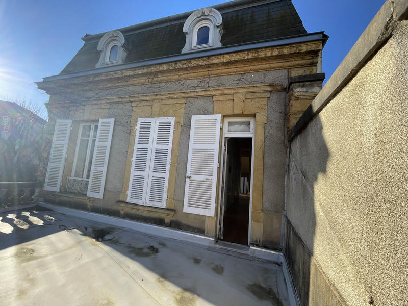 Propriété - 240 m² - 11 pièces