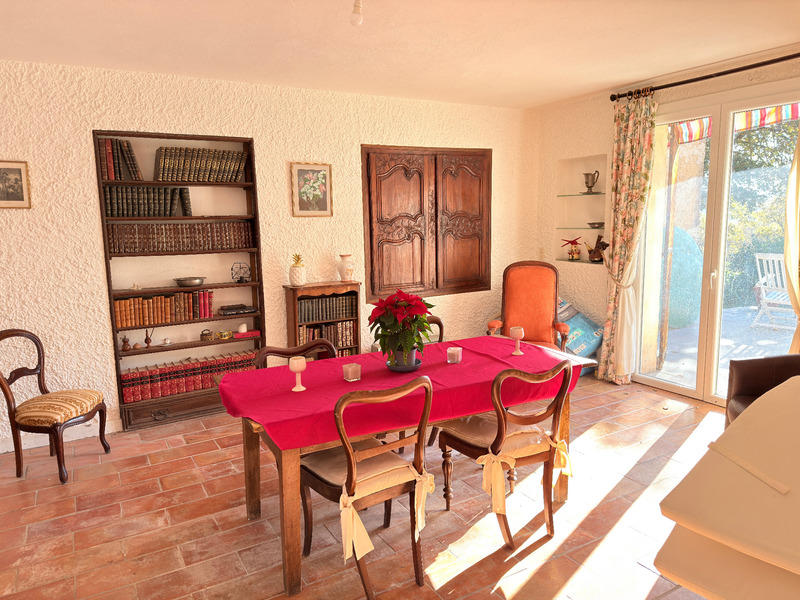 Maison - 243 m² - 9 pièces