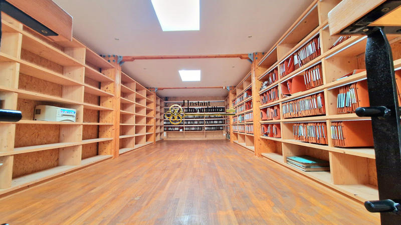 Local d'activités - 209 m² - 7 pièces