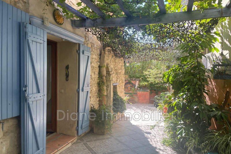 Maison - 224 m² - 8 pièces