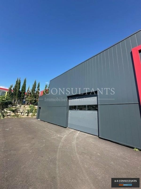 Local d'activité / Entrepôt - 240 m²