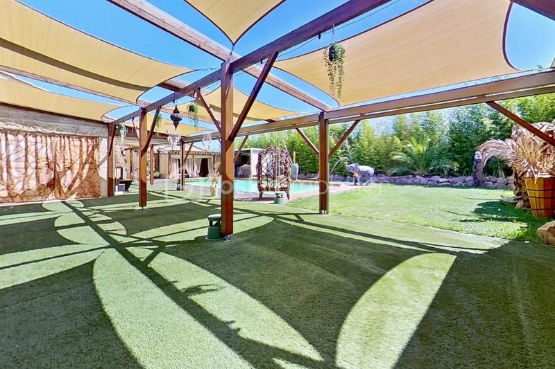 Villa - 254 m² - 10 pièces