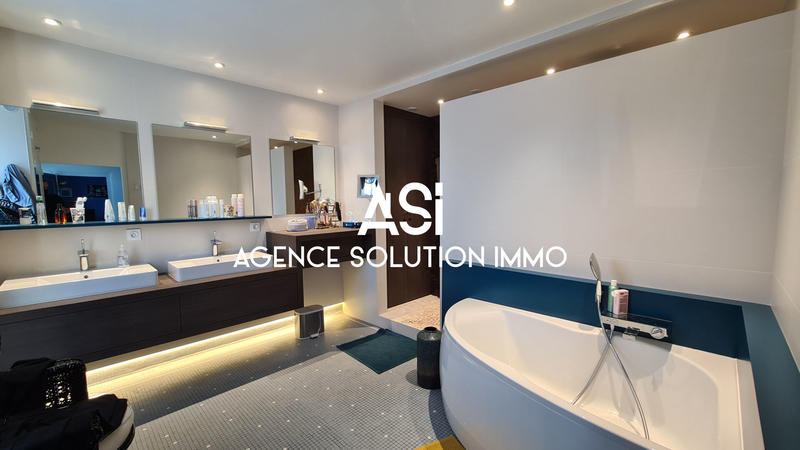 Maison - 339 m² - 8 pièces