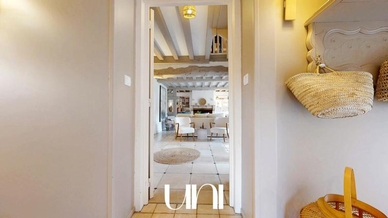 Maison - 230 m² - 9 pièces