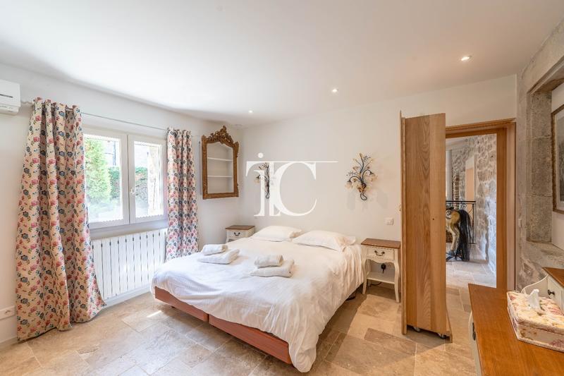 Maison - 397 m² - 12 pièces