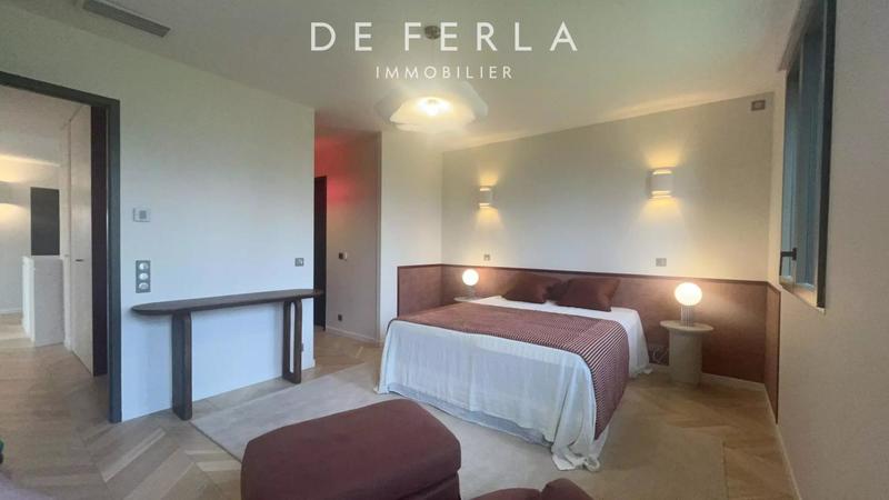 Demeure - 50 m² - 10 pièces