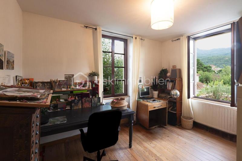 Maison - 180 m² - 8 pièces