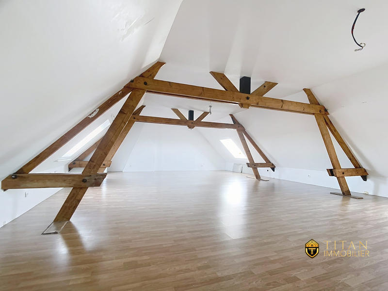 Maison traditionnelle - 202 m² - 6 pièces