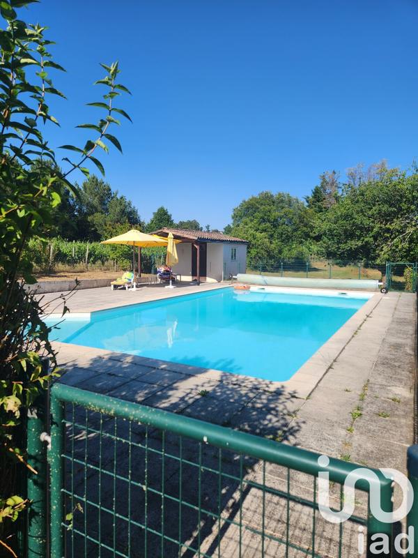 Maison - 220 m² - 5 pièces