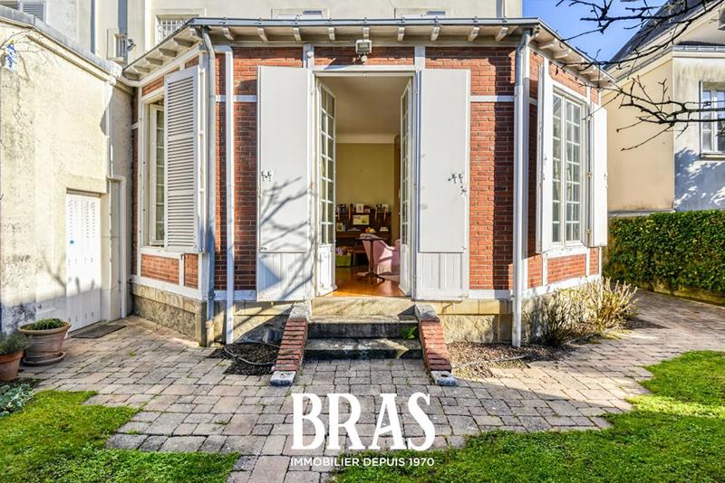 Hôtel particulier - 220 m² - 6 pièces