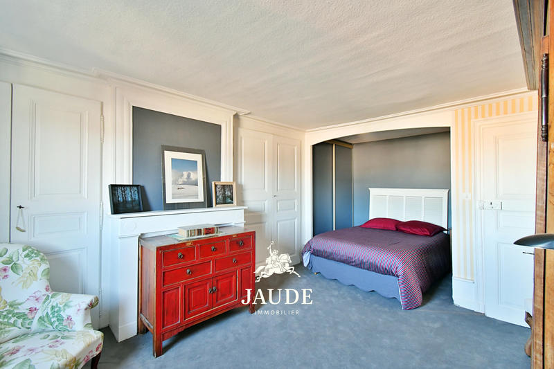 Appartement - 208 m² - 6 pièces