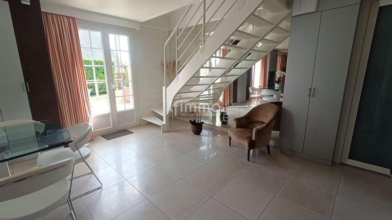 Pavillon - 150 m² - 7 pièces