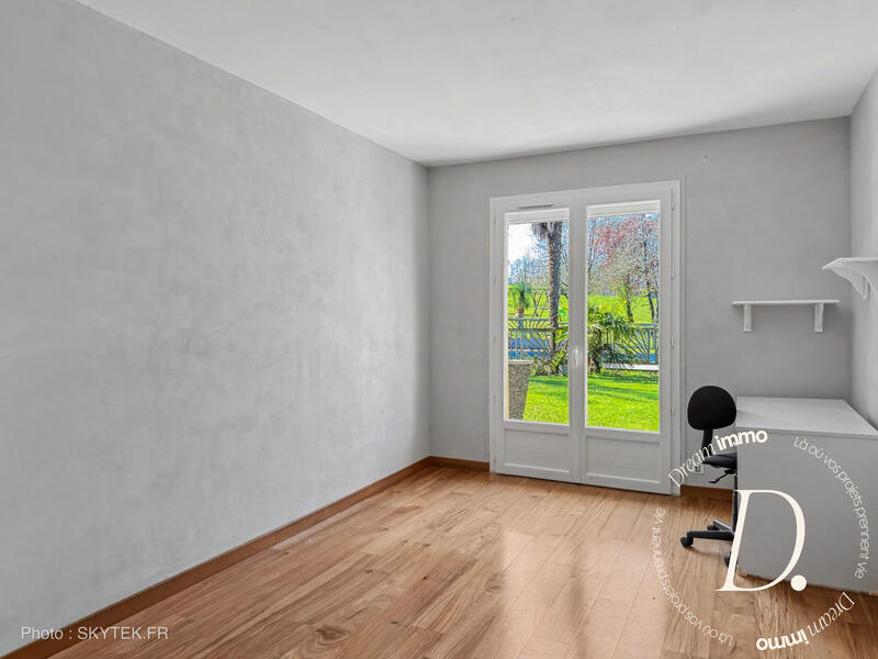 Maison - 274 m² - 9 pièces