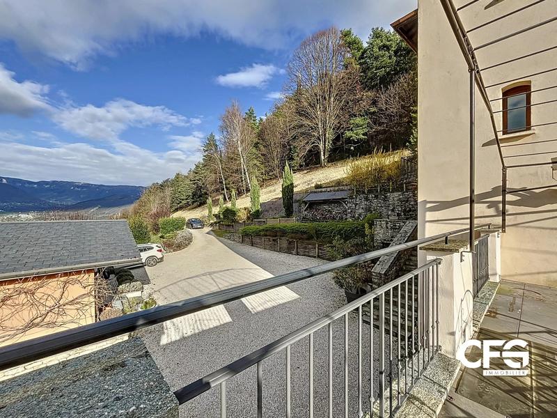 Maison - 228 m² - 7 pièces