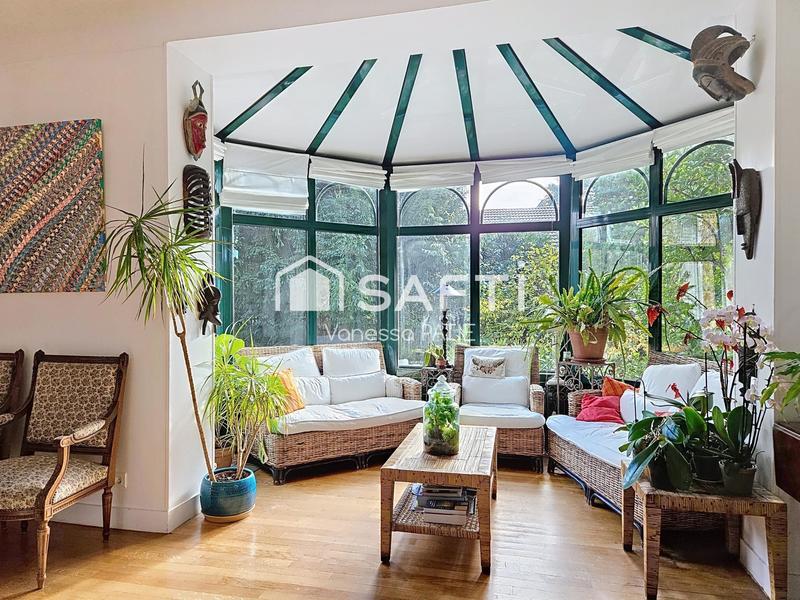 Villa - 212 m² - 11 pièces