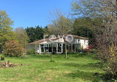 Maison - 204 m² - 7 pièces