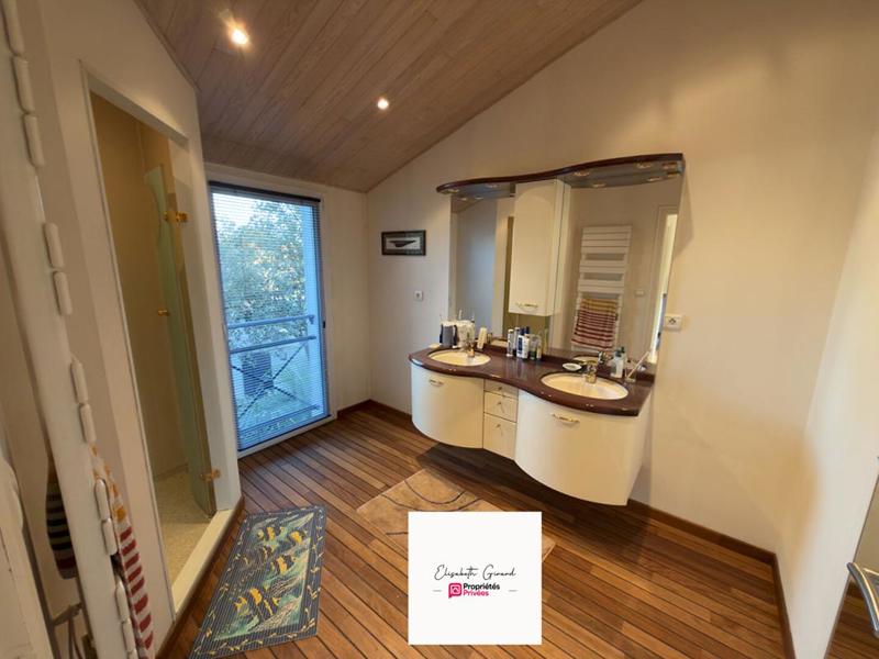 Maison - 205 m² - 6 pièces