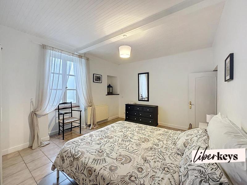 Propriété - 212 m² - 9 pièces