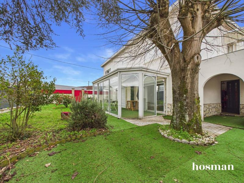 Maison - 220 m² - 10 pièces