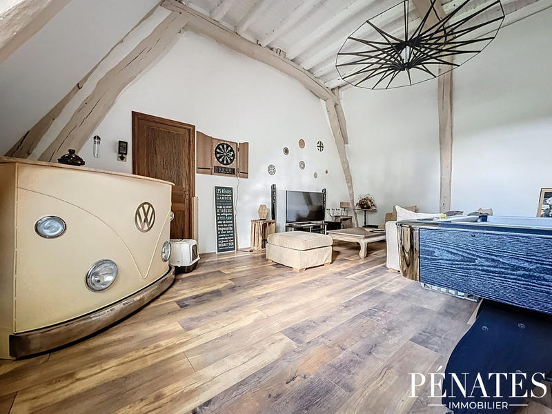 Maison traditionnelle - 295 m² - 6 pièces