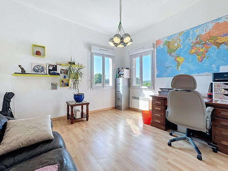 Maison traditionnelle - 214 m² - 7 pièces