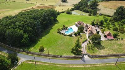 Maison traditionnelle - 330 m² - 10 pièces