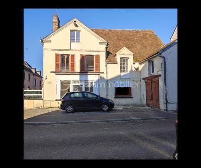 Maison - 222 m² - 5 pièces