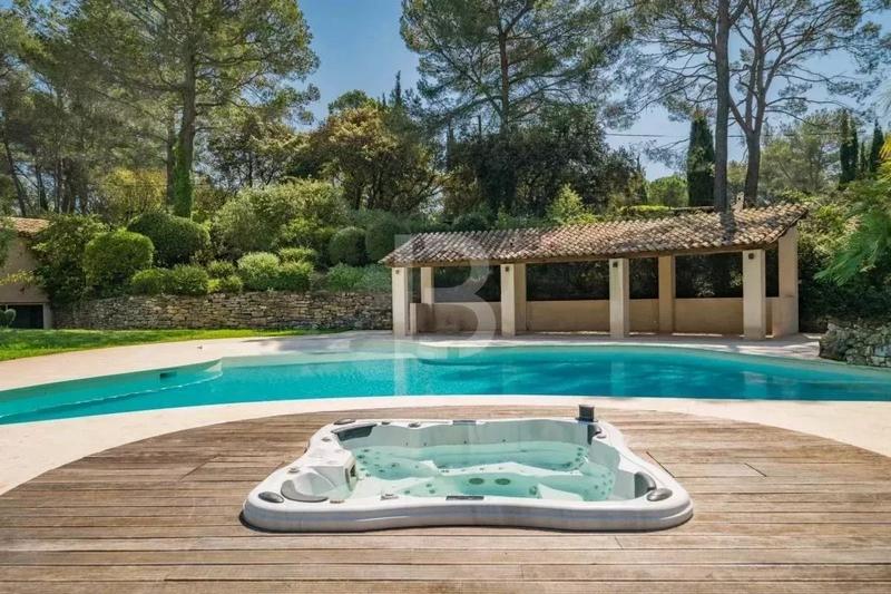 Villa - 540 m² - 10 pièces