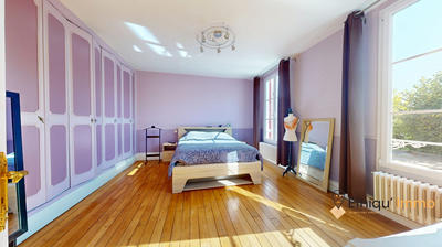 Maison - 228 m² - 8 pièces