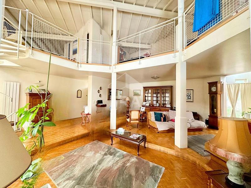 Maison - 228 m² - 8 pièces