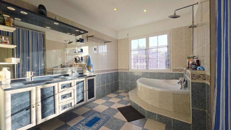 Maison - 165 m² - 6 pièces