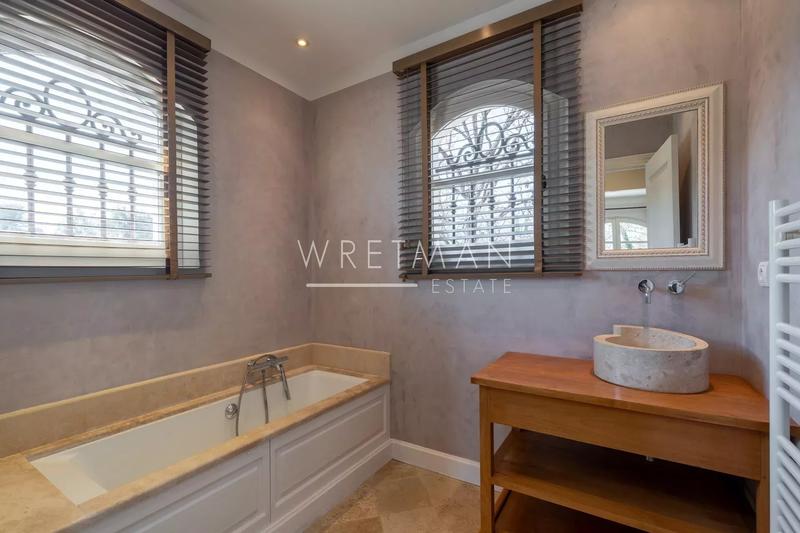 Maison - 280 m² - 7 pièces