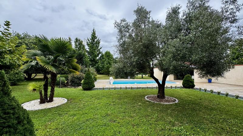 Maison - 348 m² - 11 pièces