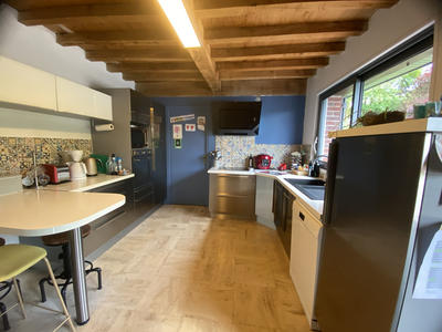 Maison - 275 m² - 15 pièces