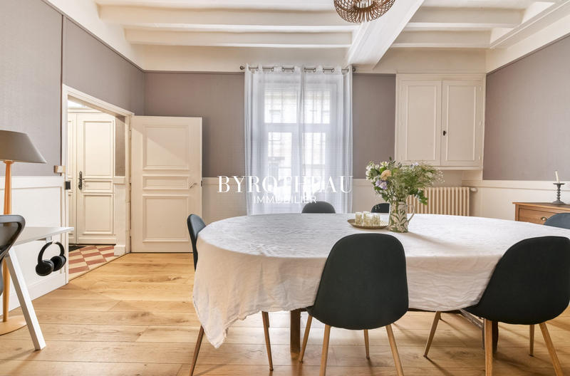 Maison - 220 m² - 8 pièces