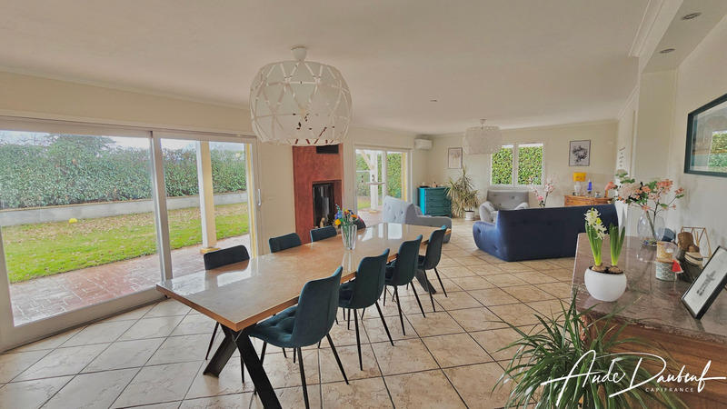 Maison - 215 m² - 6 pièces