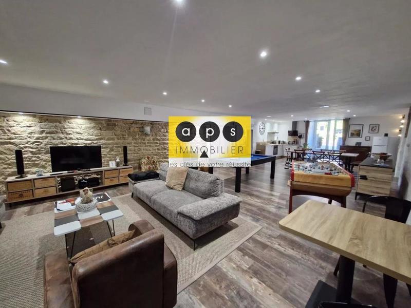 Maison de village - 335 m² - 10 pièces