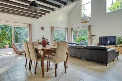 Maison d'architecte - 233 m² - 6 pièces