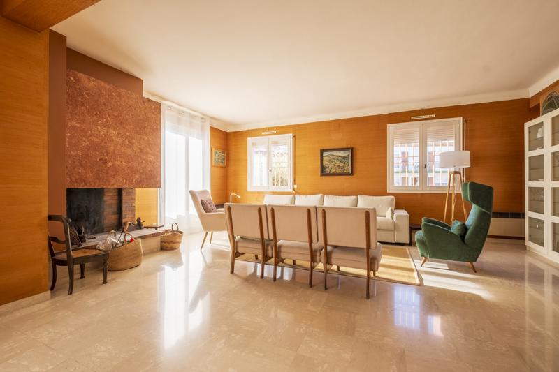 Maison - 217 m² - 7 pièces