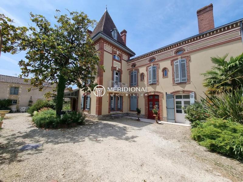 Maison - 648 m² - 22 pièces
