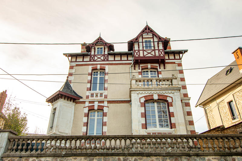 Maison - 204 m² - 8 pièces