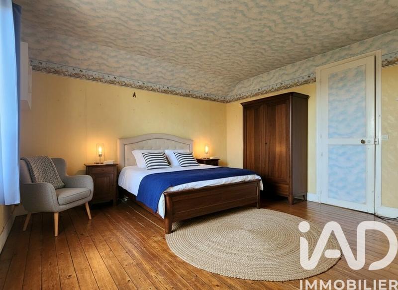 Maison - 260 m² - 8 pièces