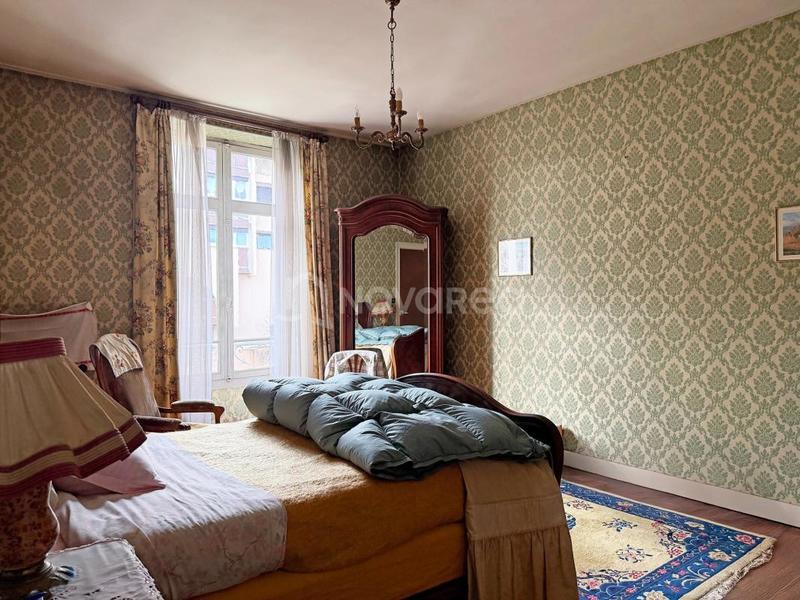 Maison - 211 m² - 7 pièces