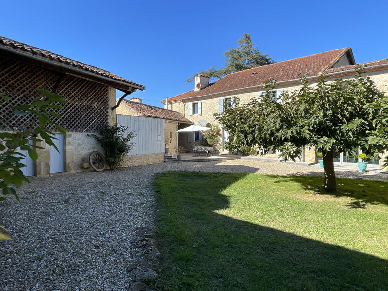 Maison - 417 m² - 8 pièces